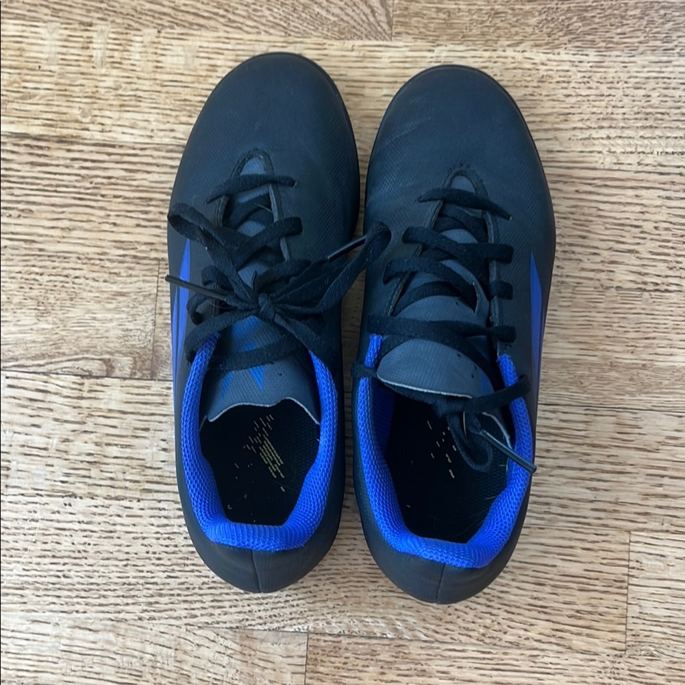Adidas Boys Soccer Cleats size 4